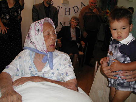 020608_nanays_96th_bday_party18