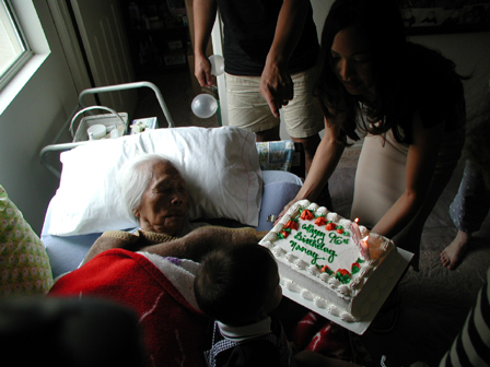 020608_nanays_96th_bday_party38